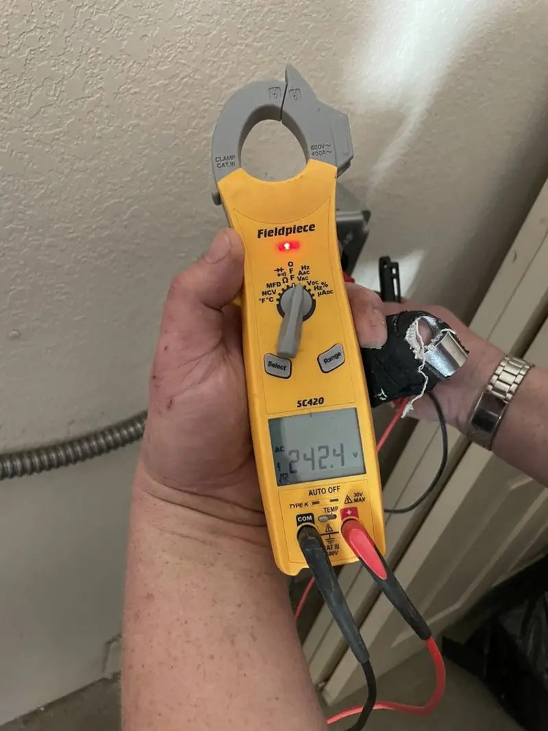 Voltage testing with clamp meter during Recessed Lighting Installation in Valley Grande